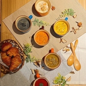 【ランチタイム人気のスープも種類が豊富】季節に合わせたスープと焼きたてパン食べ放題のセットは人気です♪6種から選べるスープ&焼き立てパン食べ放題 ♪スペシャルサラダ付き!