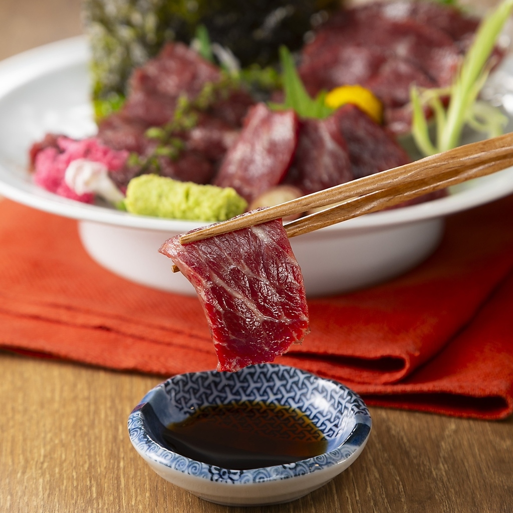 熊本県産の馬刺しは必見！