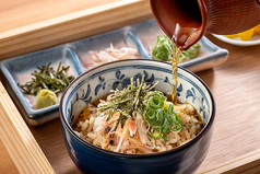 魚飯茶漬け (宗田出汁＋宗田節＋漬物)