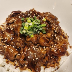 ５種果実ダレの牛カルビ焼肉丼