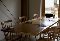 【1F】最大6名様のお席を1卓ご用意しております。