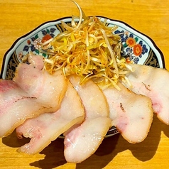 はみ出し炙り生ベーコン 旨辛白髪葱
