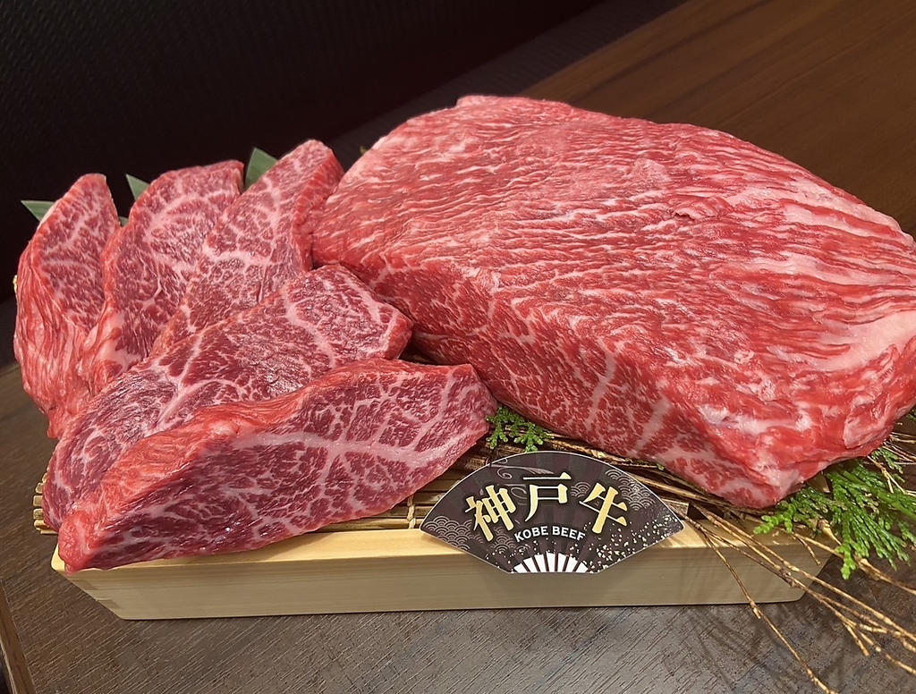 赤身の旨みが深い！神戸牛もございます。