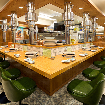 炭火焼肉 ホルモン あじよし 岐阜玉宮本店の雰囲気1