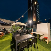 都会のきらめきを眺めながら、心ほぐれるひとときを。