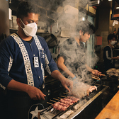 料理人がこだわりの炭火で焼き上げます！目の前で焼いているのが見えるのがまた食欲をそそりますよね♪