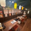 広いテーブル席。大人数様での飲み会におすすめです。貸切も可能です。リーズナブルで美味しい料理と、種類豊富なお酒でみんなでわいわい楽しみましょう♪