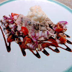 マグロのレアステーキ~サルサビコデガヨ~