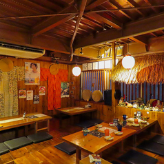 当店では20名様以上最大30名様で貸し切り個室としてのご宴会が可能です。沖縄の風を感じる絶品の沖縄料理や種類豊富な泡盛などのお酒と共に楽しいひとときをお過ごしいただけます。人数や予算など、お気軽にご相談ください。ご要望に合わせて、最高のサービスご提供できるようスタッフ一同心よりお待ちしております。