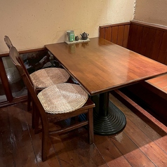 4名様掛けのテーブル席は3卓ご用意しております。