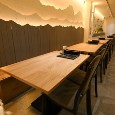 広々テーブル席。大規模宴会も可