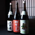 新潟と石川の郷土料理が堪能できる居酒屋です。地酒を片手に、充実したひとときをお過ごしください。