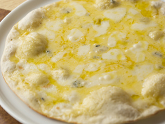 4種のチーズ　クアトロフォルマッジピッツァ
