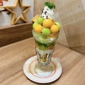 料理メニュー写真 季節のフルーツを食べるＫＵＲＵＴＯパフェ＜メロン＞　1180円（税込）