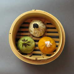 小籠包3種盛り合わせ(トリュフ、蟹、烏龍茶)
