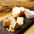 料理メニュー写真 カマンベールチーズの藁焼き