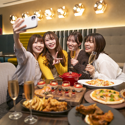 ホテル最上階（19F）からの素晴らしい景色とお料理を 心ゆくまでお楽しみ下さい。