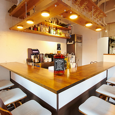 カウンターは6席ご用意しております。