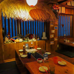 2名様～6名様までご利用可能な座敷席は、2卓完備しております。最大6名様まで座れる広々とした空間で、テーブルを囲む全員と一体感を感じながら、楽しいひとときを過ごせるのが魅力！ワイワイ楽しみたい女子会や合コンなど、様々なシーンにもオススメです！お席の予約も承っておりますので、ぜひご利用くださいませ。