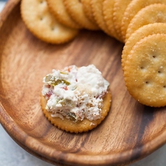 紅茶香る果実とブルーチーズと蜂蜜のカナッペ