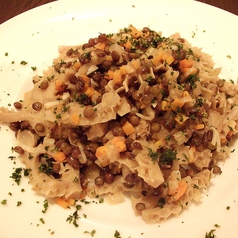 トリップとレンズ豆の温かいサラダ