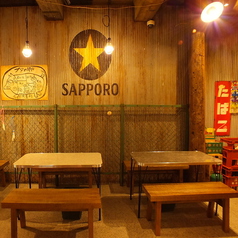 昭和の懐かしい商店街の様な雰囲気のテーブル席が人気！仲間同士の忘年会やママ会にぴったり！！