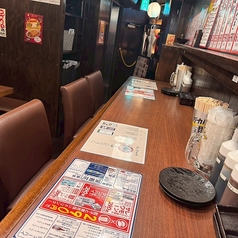 懐かしい雰囲気漂うレトロな店内♪。お一人様はもちろん会社の同僚の方たちと帰宅前に1杯、お気軽にふらっとお立ち寄りください！