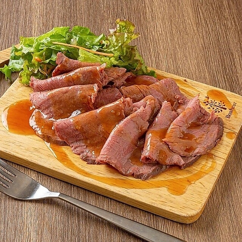 厳選された地元食材を使用した、オリジナルの洋風料理を楽しめるアットホームなお店。