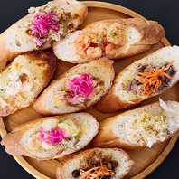 朝はサンドイッチ、夜はお酒に合うブルケッタなどご用意