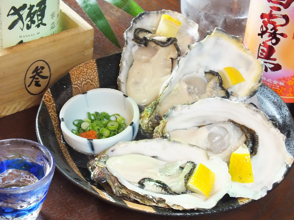 生カキご用意しています。新鮮な生カキを是非ご賞味ください。