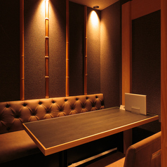 半個室席2~4名ゆっくりくつろげると定評です。