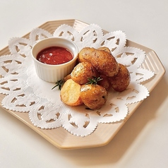 フライドポテト　チリソース添え