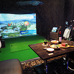 ゆったりソファで特別感たっぷりのシミュレーションゴルフ☆実際に存在するコースでリアリティーのあるゴルフラウンドを楽しみませんか？