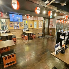 広々した店内は元気なスタッフがお出迎え！大人数でのご利用も大歓迎です！スタッフの元気な声が飛び交う店内！生ビールも飲み放題のプランで仕事終わなどにご利用ください♪こじんまりとしたプライベートな空間で、大切な仲間との楽しいひと時をお過ごしいただけます。貸切については、ご相談ください！！