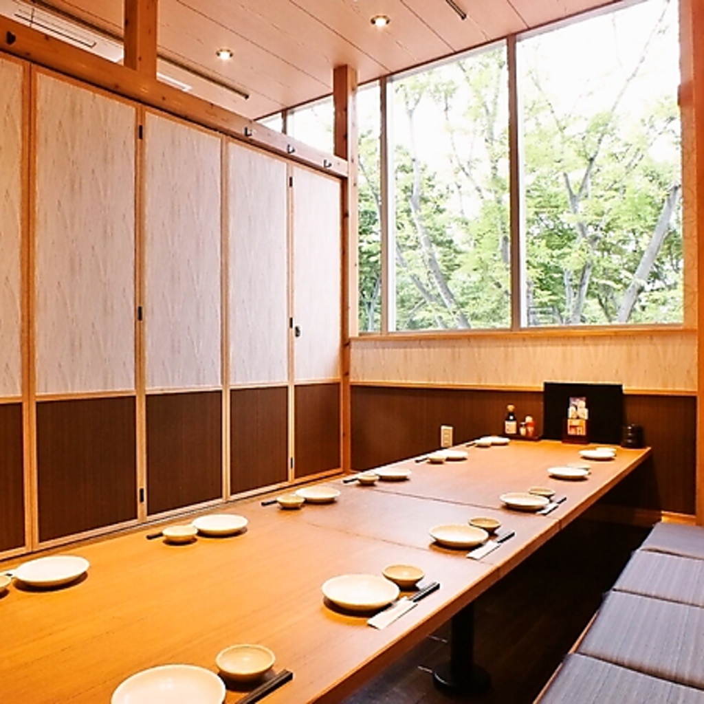 座敷席もご用意！席も移動しやすいレイアウト★飲み会に最適♪大人数でワイワイ♪