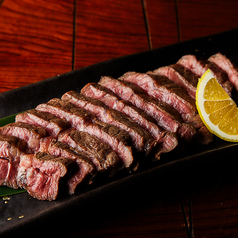 香ばしい炭火の香りが食欲をそそる「黒毛和牛」の炉端焼