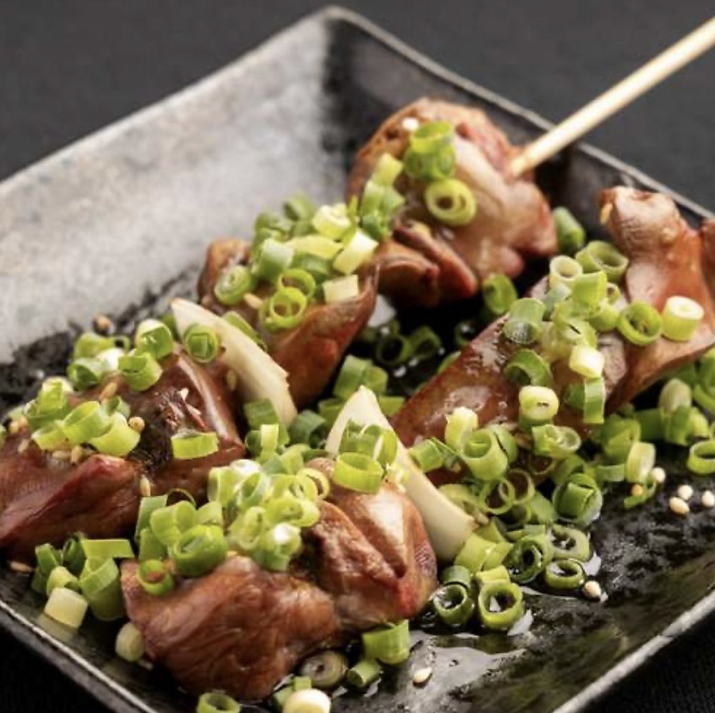 本格焼き鳥は絶品の一言！いろいろな種類の焼き鳥をお楽しみください。