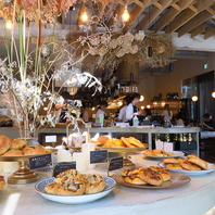 店内で焼き上げる自家製パン