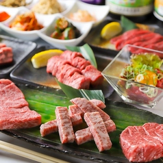 4900円〜A5ランク牛含む６部位の焼肉や〆とデザート付きで全12品が堪能できる焼肉コース「梅」の写真