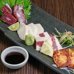 その日に美味しいオススメ鮮魚をお造りでご用意しています、相性抜群な地元のお酒とご一緒にどうぞ♪
