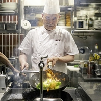 四川料理一筋25年、日本文化にも精通する一級料理人。