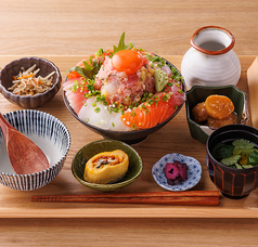 とろたま海鮮丼