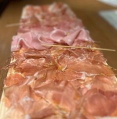 超極薄！生ハム&サラミ盛り合わせ