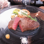 ディナーは予約限定！A5ランクの黒毛和牛ステーキや種類豊富なお酒を一緒にお楽しみください！