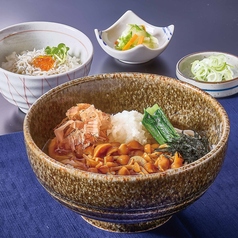 なめこおろしきしめんとしらすといくらミニ丼