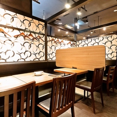 日頃の疲れも癒される、レトロな雰囲気で落ち着く空間。気の合う仲間と「いろは」な時間を、心ゆくまでお楽しみください♪シックな店内はデートにもピッタリです☆