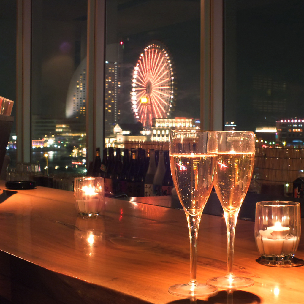 みなとみらいの絶景の夜景を眺めながらお食事・飲み会ができる「千の庭　ＨＡＮARE」