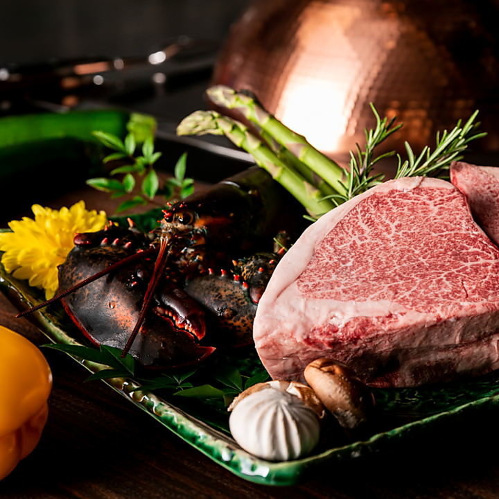 お肉は黒毛和牛を使用しています。ボリュームたっぷりのコースあります、ご家族・宴会で
