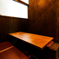 静けさと木の温もりに包まれる空間は居心地抜群!!