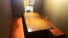 6名様でご利用できるテーブルの個室です